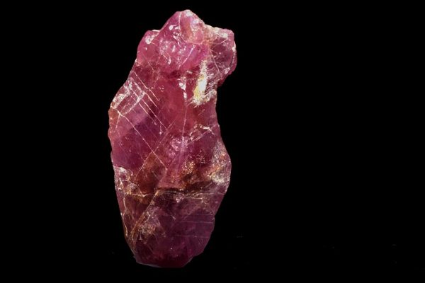 Akmeņi spēlējas ar gaismu jeb defekts pārtop par efektu