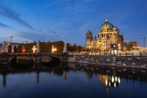 Pasaules valstis ar ticību Dievam un pēcnāves dzīvei